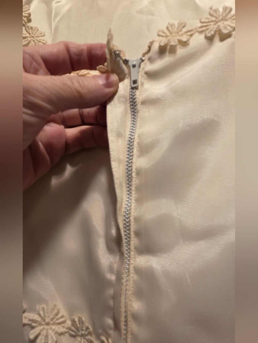 Elegant Cream Handmade Vintage Luxury Wedding Daisey Trim Dress Sz12 - Picture 8 of 13